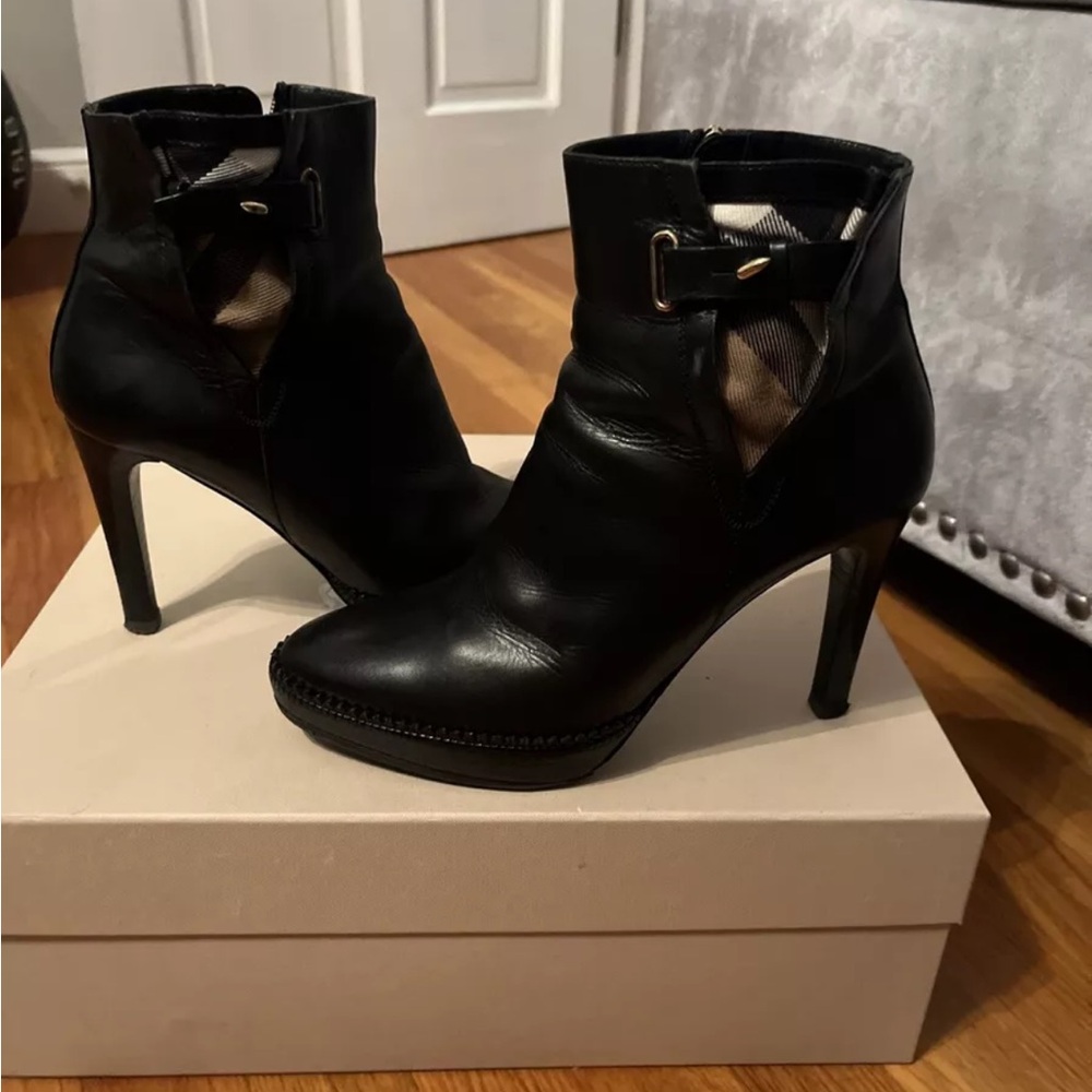 Burberry women’s boots 37.5 Black